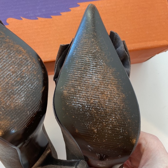 GUESS Suede Brown Bronze Bow Heels - Picture 7 of 8